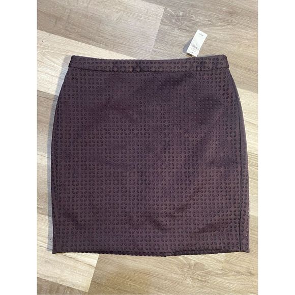 Banana Republic NWT Pencil Skirt Laser Cut in Vineyard Purple, Size 8, MSRP $70 - Picture 2 of 11